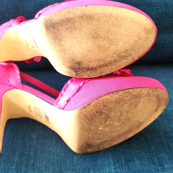 JLO Heels - Picture 4 of 4